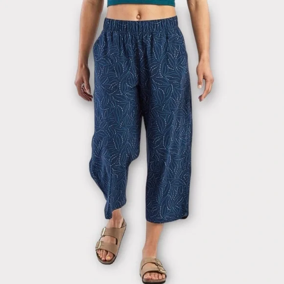 Title Nine Slaycation 2.0 Cropped Pants Kiyoshi Petite Midnight Print Blue NWT - Picture 1 of 10